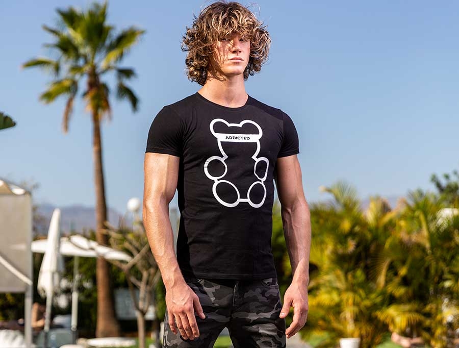 Men's t-shirt AD424 in the ADDICTED fashion collection
